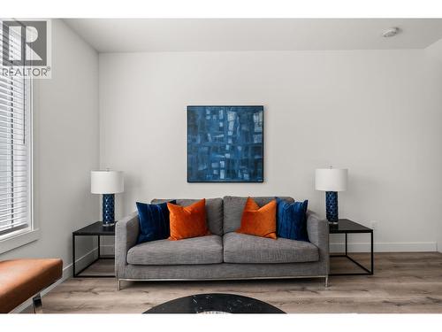 Similar Too - 610 Academy Way Unit# 117, Kelowna, BC - Indoor Photo Showing Living Room