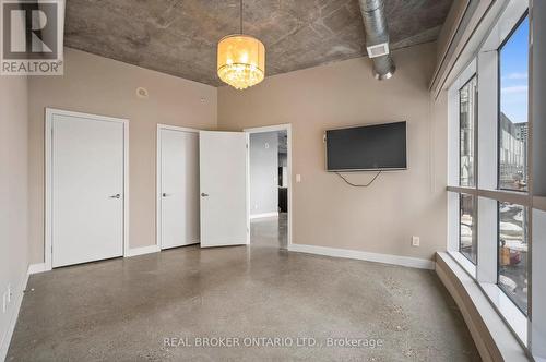 203 - 1 Victoria Street S, Kitchener, ON - Indoor Photo Showing Living Room