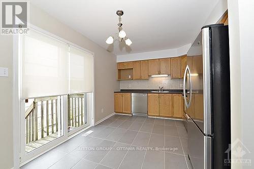 17 Glenhaven Private, Ottawa, ON - Indoor Photo Showing Kitchen