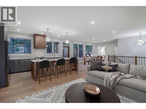 136 Shadow Mountain Boulevard, Cranbrook, BC - Indoor Photo Showing Living Room