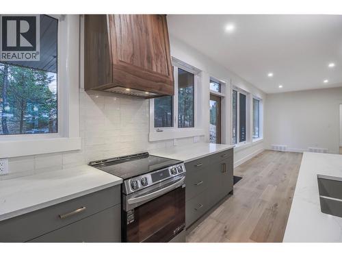 136 Shadow Mountain Boulevard, Cranbrook, BC - Indoor Photo Showing Kitchen