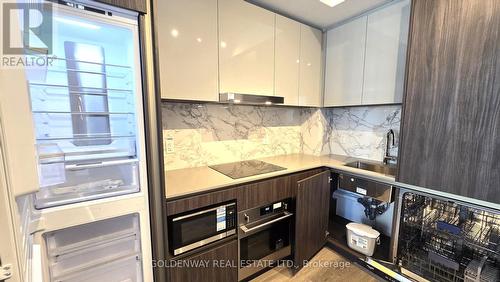 4515 - 8 Interchange Way, Vaughan, ON - Indoor Photo Showing Kitchen