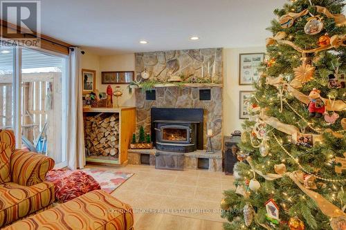 4 Lakeview Drive, Westport, ON - Indoor Photo Showing Living Room With Fireplace