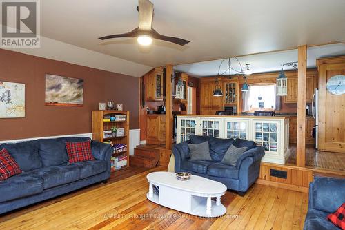 3462 Monck Road, Kawartha Lakes (Laxton/Digby/Longford), ON - Indoor Photo Showing Living Room