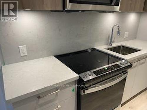 Unit LPH 13 - Lph 13 - 500 Plains Road E, Burlington, ON - Indoor Photo Showing Kitchen