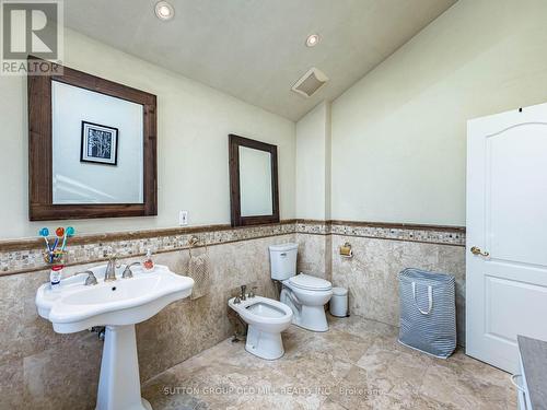 24 Cowley Avenue, Toronto, ON - Indoor Photo Showing Bathroom