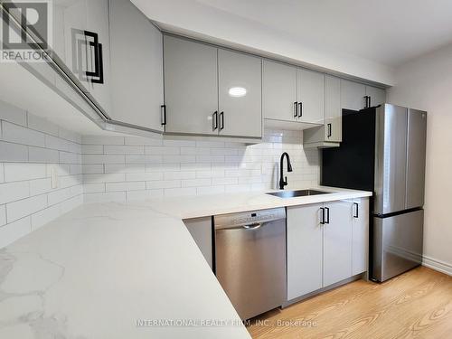 14 - 900 Dundas Street W, Mississauga, ON - Indoor Photo Showing Kitchen
