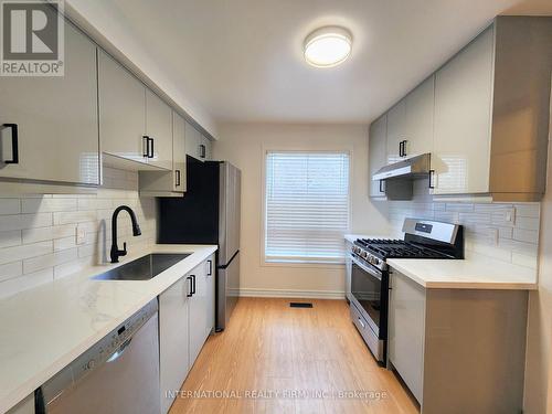 14 - 900 Dundas Street W, Mississauga, ON - Indoor Photo Showing Kitchen With Upgraded Kitchen
