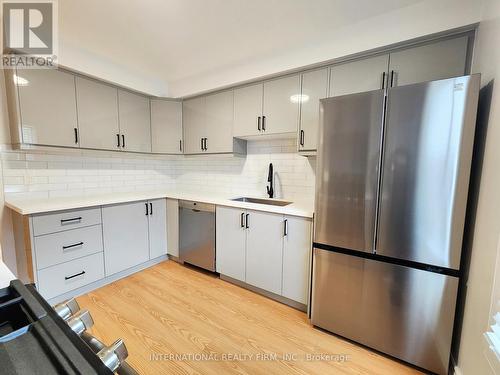 14 - 900 Dundas Street W, Mississauga, ON - Indoor Photo Showing Kitchen
