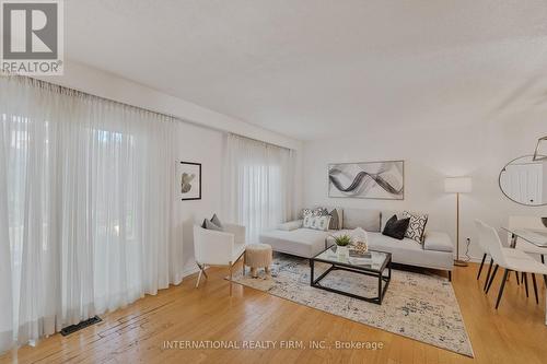 14 - 900 Dundas Street W, Mississauga, ON - Indoor Photo Showing Living Room