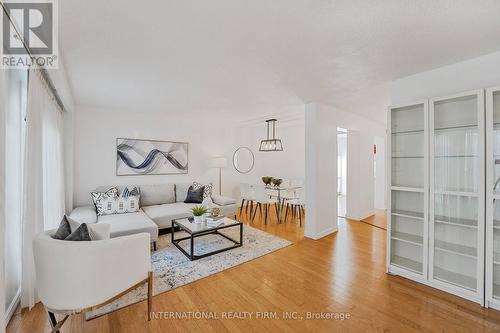 14 - 900 Dundas Street W, Mississauga, ON - Indoor Photo Showing Living Room