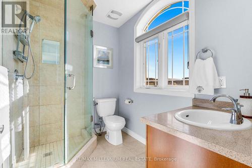 235 Bellagio Avenue, Hamilton, ON - Indoor Photo Showing Bathroom