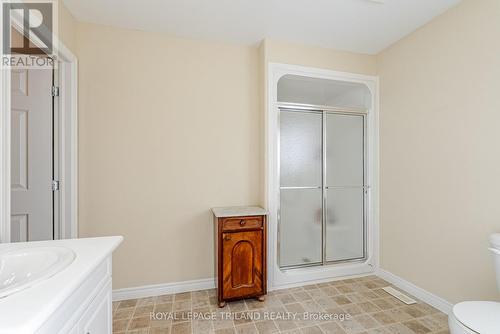 914 Collins Drive N, London South (South L), ON - Indoor Photo Showing Bathroom