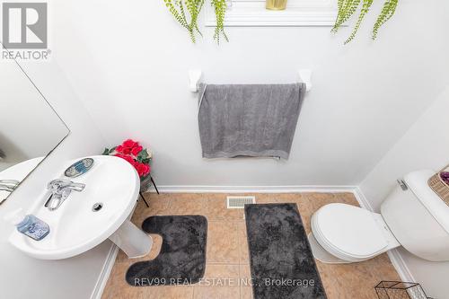 735 Brasswinds Trail, Oshawa, ON - Indoor Photo Showing Bathroom