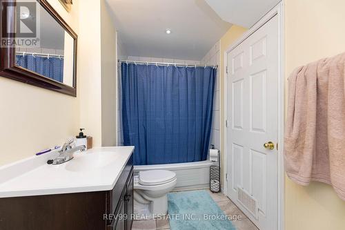 735 Brasswinds Trail, Oshawa, ON - Indoor Photo Showing Bathroom