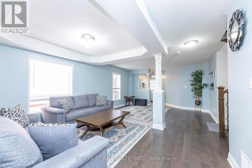 735 Brasswinds Trail, Oshawa, ON - Indoor Photo Showing Living Room