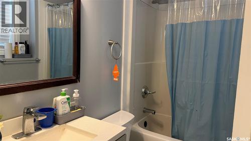 231 S Avenue N, Saskatoon, SK - Indoor Photo Showing Bathroom