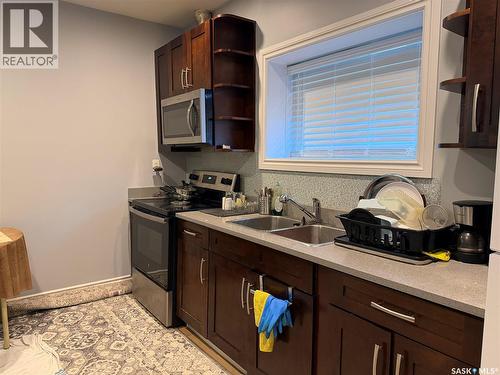 231 S Avenue N, Saskatoon, SK - Indoor Photo Showing Kitchen With Double Sink