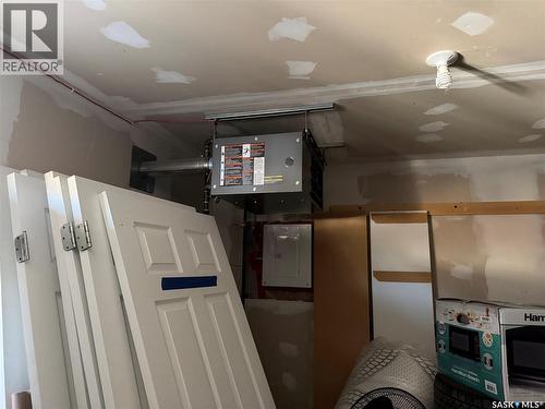 231 S Avenue N, Saskatoon, SK - Indoor