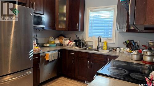 231 S Avenue N, Saskatoon, SK - Indoor Photo Showing Kitchen With Double Sink