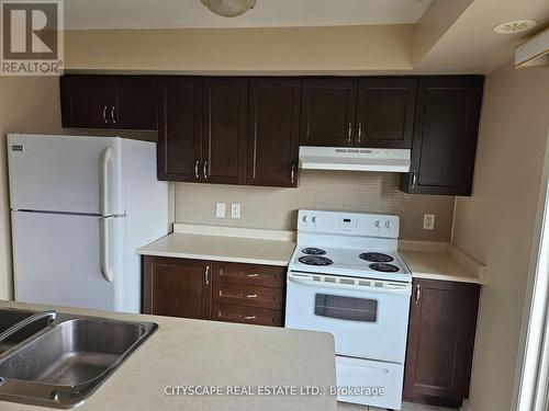 8 - 5605 Oscar Peterson Boulevard, Mississauga, ON - Indoor Photo Showing Kitchen With Double Sink