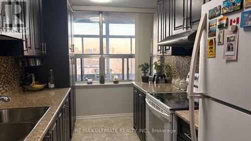 710 - 15 Kensington Road, Brampton, ON - Indoor Photo Showing Kitchen