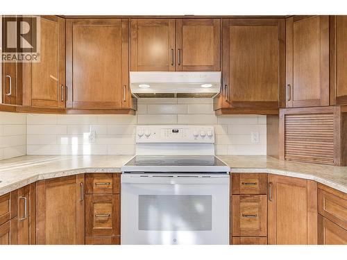 840 Matt Road, Kelowna, BC - Indoor Photo Showing Kitchen