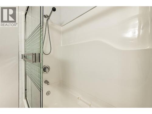 840 Matt Road, Kelowna, BC - Indoor Photo Showing Bathroom