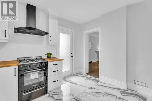 10 Gordon Street, Hamilton, ON - Indoor Photo Showing Kitchen