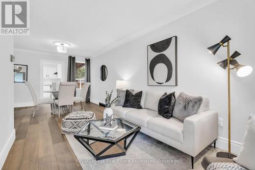 10 Gordon Street, Hamilton, ON - Indoor Photo Showing Living Room