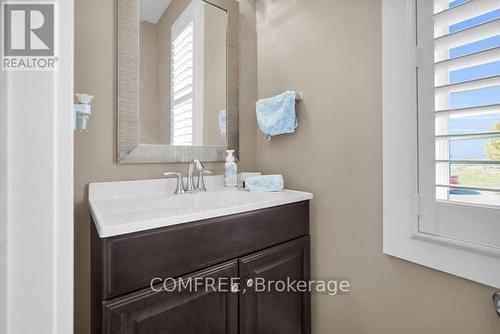 2221 Tribalwood Street, London North (North E), ON - Indoor Photo Showing Bathroom