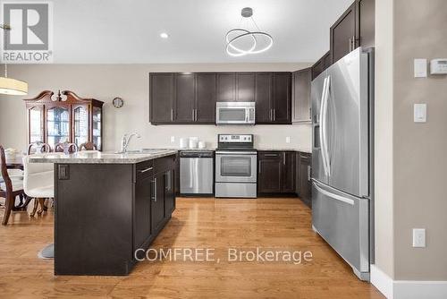 2221 Tribalwood Street, London North (North E), ON - Indoor Photo Showing Kitchen