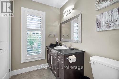 2221 Tribalwood Street, London North (North E), ON - Indoor Photo Showing Bathroom