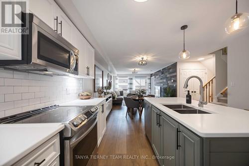 629 Tully Crescent, Peterborough, ON - Indoor Photo Showing Kitchen With Double Sink With Upgraded Kitchen