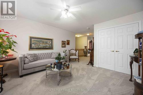 629 Tully Crescent, Peterborough, ON - Indoor Photo Showing Living Room