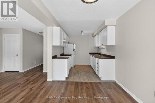 836 Coral Springs Lane, Midland, ON - Indoor Photo Showing Kitchen