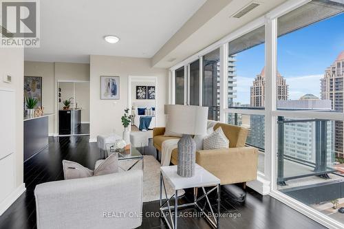 1909 - 510 Curran Place, Mississauga, ON - Indoor Photo Showing Living Room