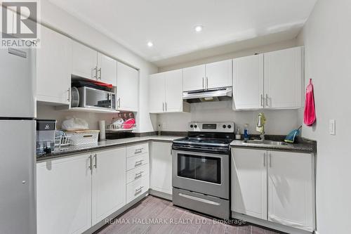 94 Olde Town Road, Brampton, ON - Indoor Photo Showing Kitchen