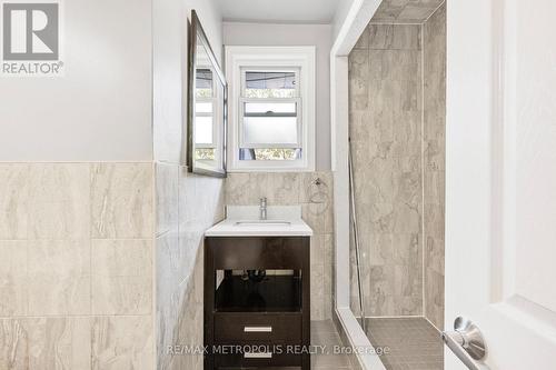 Main - 228 Penn Avenue S, Newmarket, ON - Indoor Photo Showing Bathroom