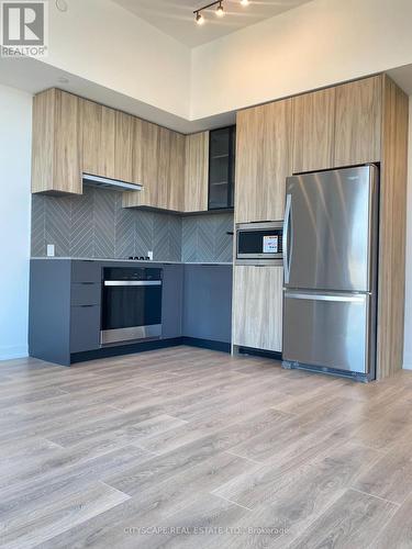 822 - 1037 The Queensway, Toronto, ON - Indoor Photo Showing Kitchen