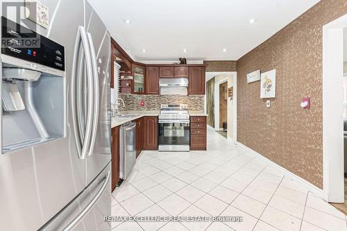 29 Faywood Drive, Brampton, ON - Indoor Photo Showing Kitchen With Upgraded Kitchen