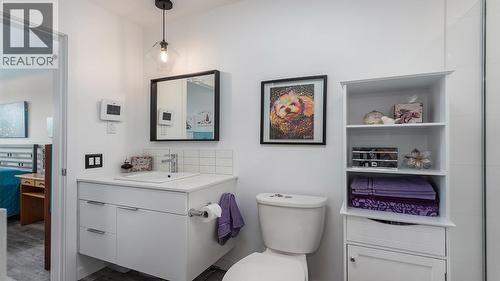 1083 Klo Road Unit# 505, Kelowna, BC - Indoor Photo Showing Bathroom