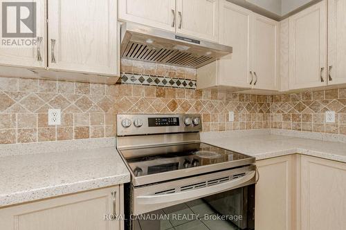3940 Hazelridge Road, Mississauga, ON - Indoor Photo Showing Kitchen
