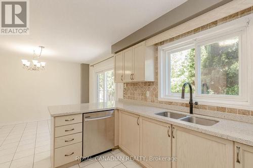 3940 Hazelridge Road, Mississauga, ON - Indoor Photo Showing Kitchen With Double Sink