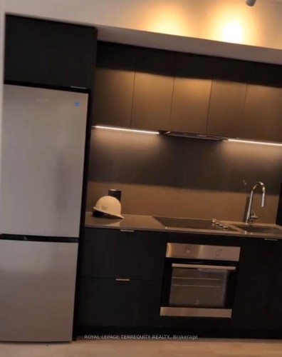 825-1 Jarvis Street, Hamilton, ON - Indoor Photo Showing Kitchen