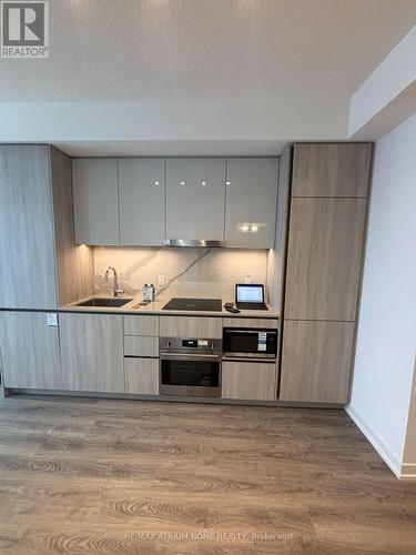 4608 - 8 Interchange Way, Vaughan, ON - Indoor Photo Showing Kitchen