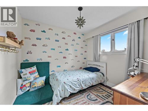 584 Okanagan Boulevard, Kelowna, BC - Indoor Photo Showing Bedroom