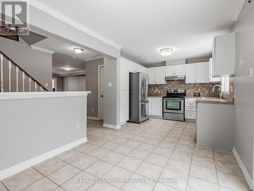 304 Flagstone Way, Newmarket, ON - Indoor Photo Showing Kitchen