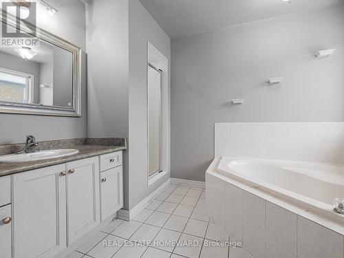 304 Flagstone Way, Newmarket, ON - Indoor Photo Showing Bathroom