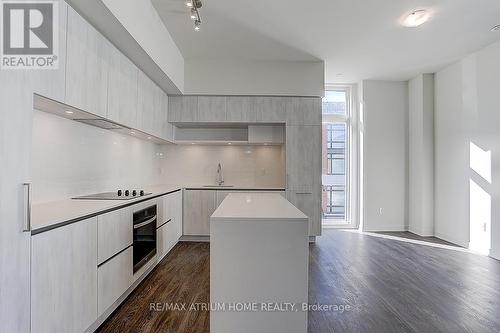 1103 - 12 David Eyer Road, Richmond Hill, ON - Indoor Photo Showing Kitchen With Upgraded Kitchen